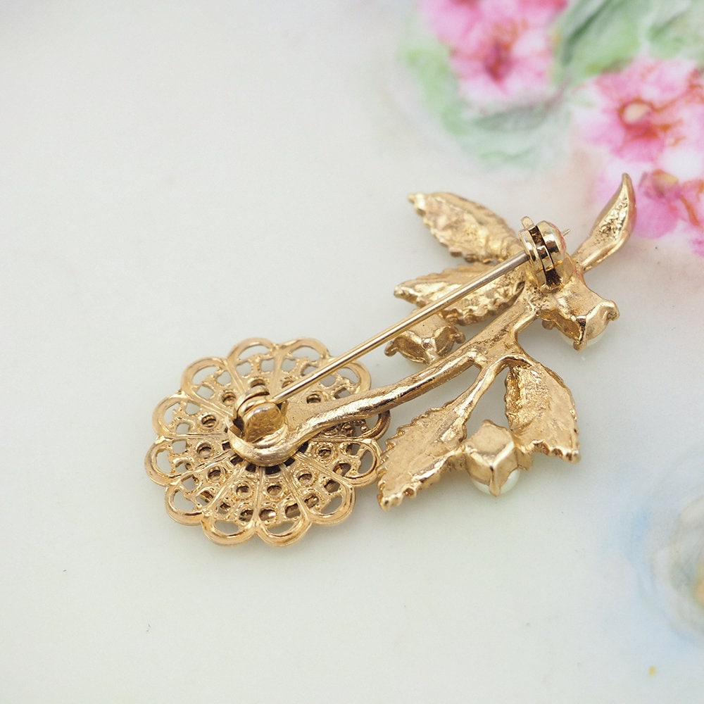 Vintage Brooch, Petit Point Brooch, Flower Brooch, Gold Tone Brooch, Petit Point Stitch Jewelry, Faux Pearl Flower Pin, Rose Brooch