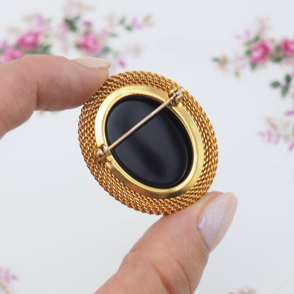 Vintage Brooch, Cameo Brooch, Glass Cameo, Oval Brooch, Vintage Cameo, Gold Tone Brooch, Vintage Pin, Black Brooch, Black Cameo