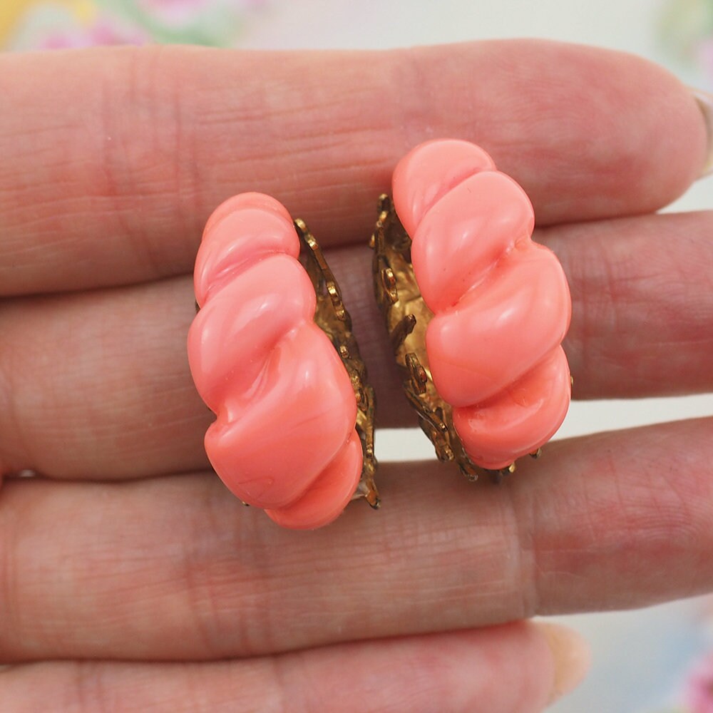 Miriam Haskell Earrings, Vintage Earrings, Haskell Coral Earrings, Clip On Earrings, Haskell Jewelry, Screwback Earrings, Haskell Jewellery