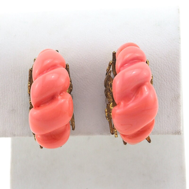Miriam Haskell Earrings, Vintage Earrings, Haskell Coral Earrings, Clip On Earrings, Haskell Jewelry, Screwback Earrings, Haskell Jewellery