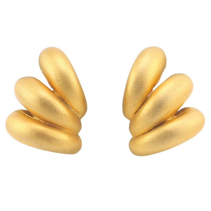 Vanecci Earrings, Matte Gold Earrings, Clip On Earrings, Gold Tone Earrings, Fan Earrings, Vintage Earrings, 1980s Earrings, Gold Clips