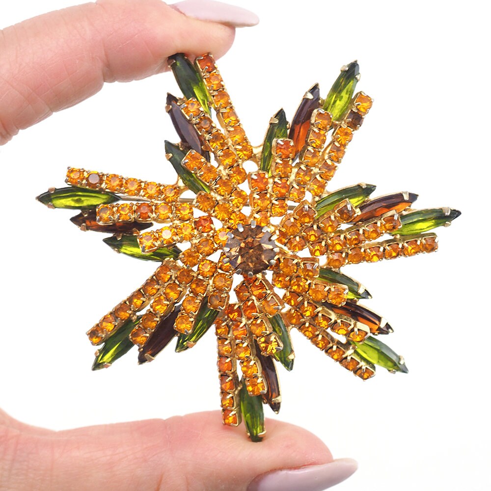 Hobe Vintage Rhinestone Flower Brooch - 1965 – Vintage