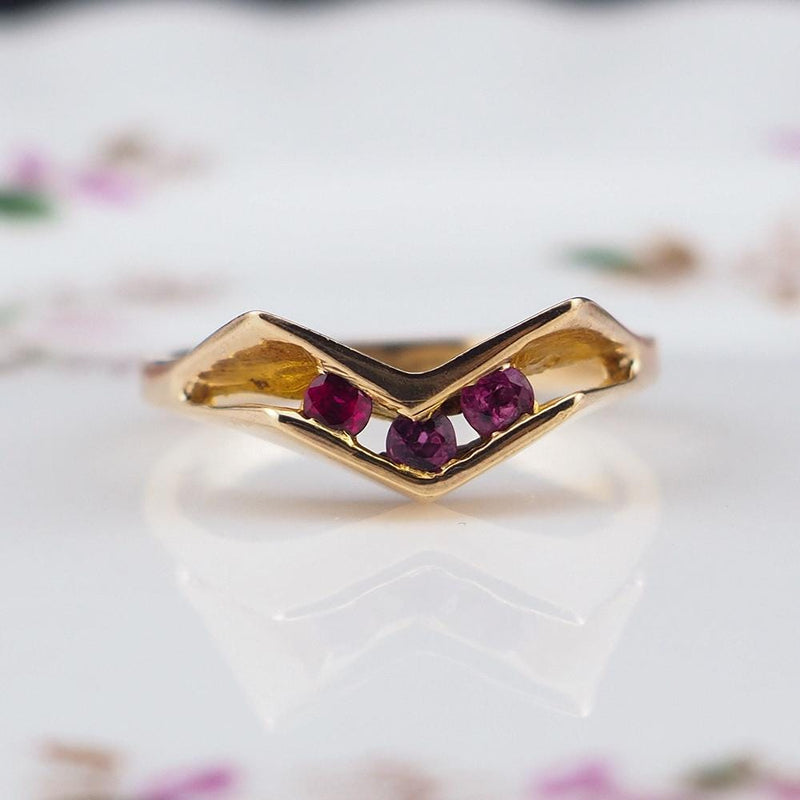 Vintage Gold Ring, Chevron Ring, Modernist Ring, 10K Gold Ring, Vintage Gold Ring, Size 6.5 ring, Estate Ring, Gemstone Ring, Red Stone Ring