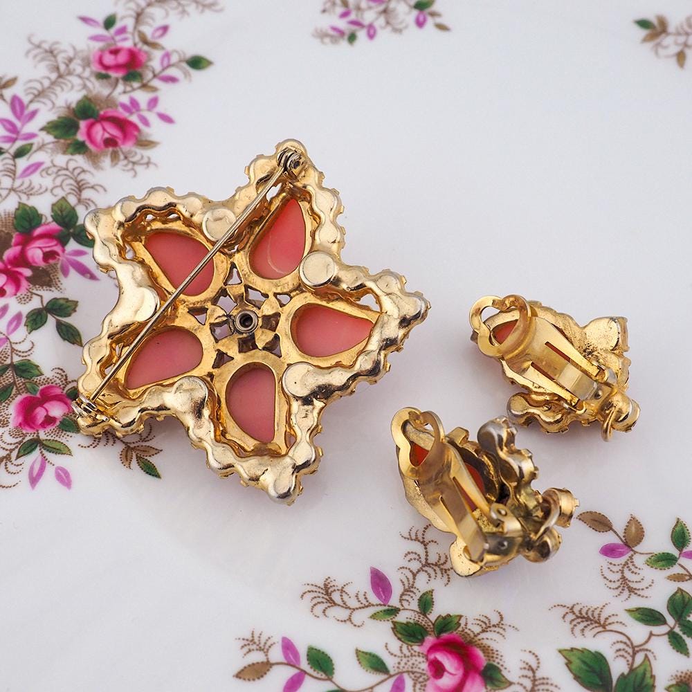 Vintage Jewelry - Juliana Pink Rhinestone Leaf Brooch Set