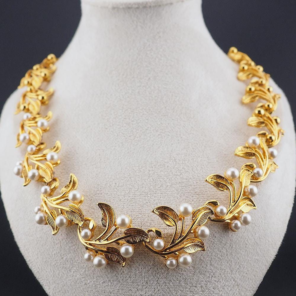 Napier Gold Tone Leaf And Faux Pearl Necklace, Textured Botanical Collar, Sculptural Vine Link Necklace, Vintage Napier, Bridal Necklace