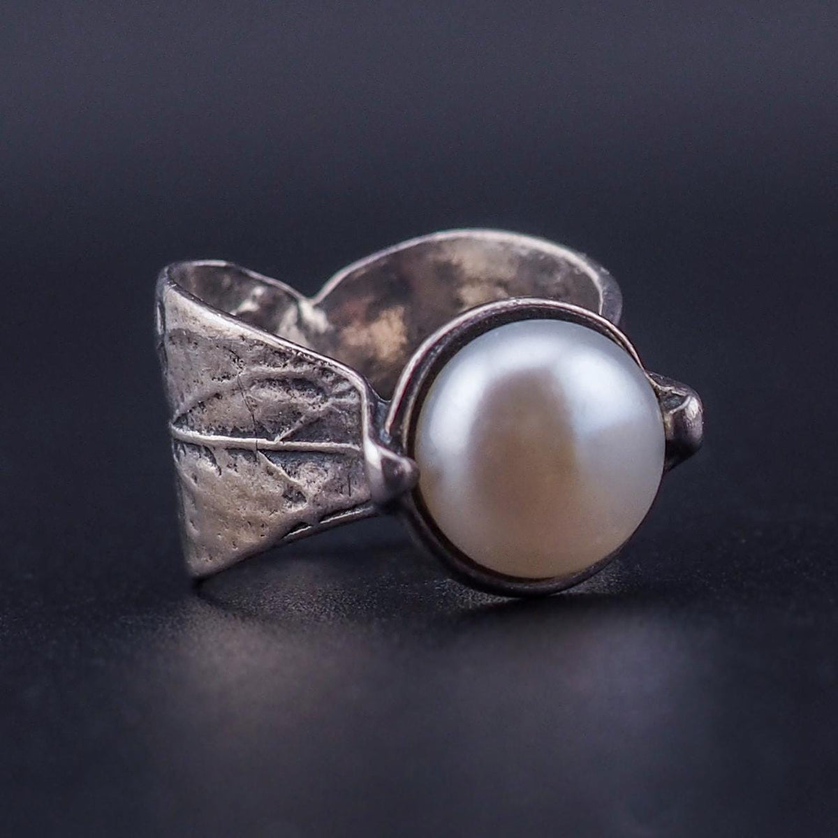 Silpada Sterling Silver Pearl Ring Wide Textured Leaf Band