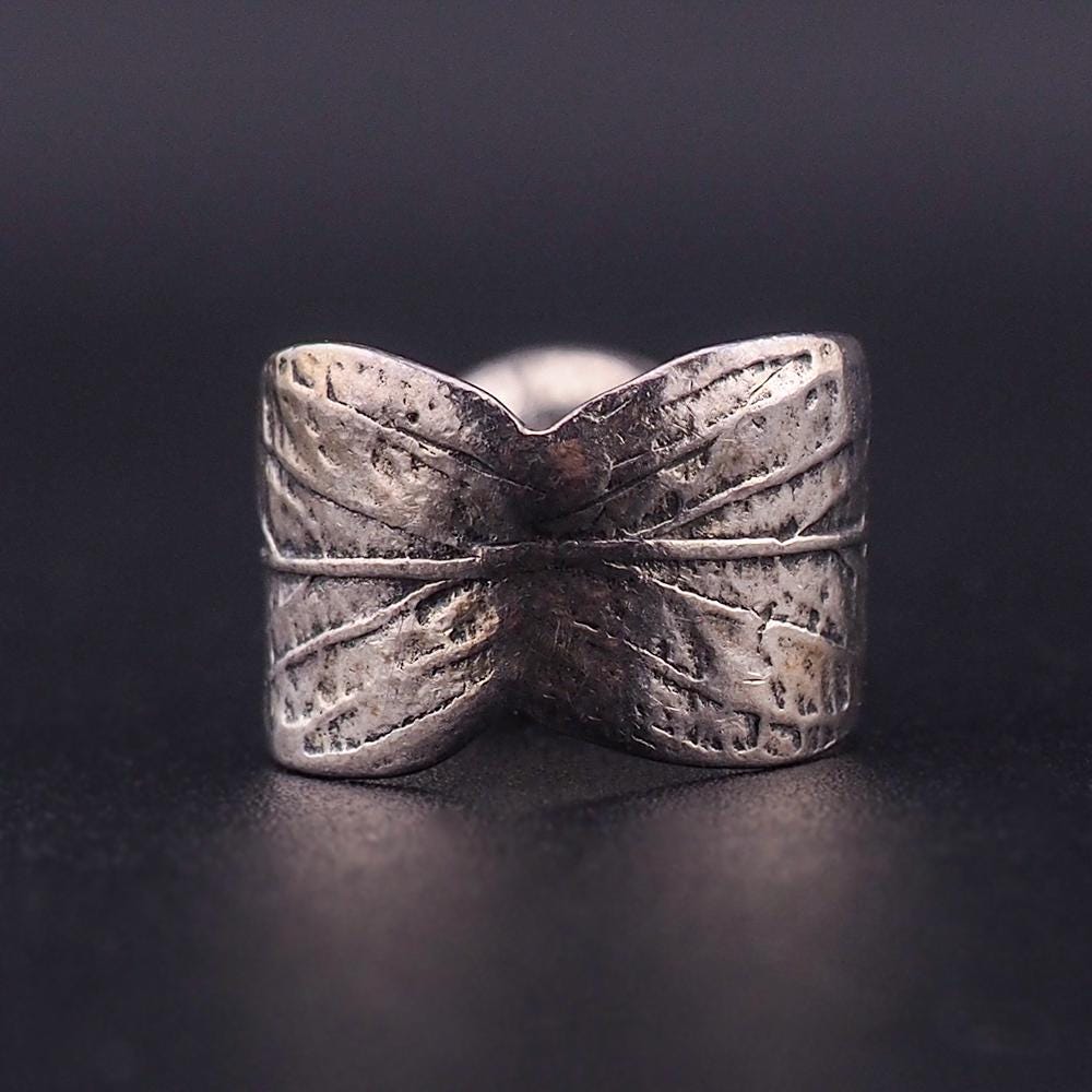 Silpada Sterling Silver Pearl Ring Wide Textured Leaf Band