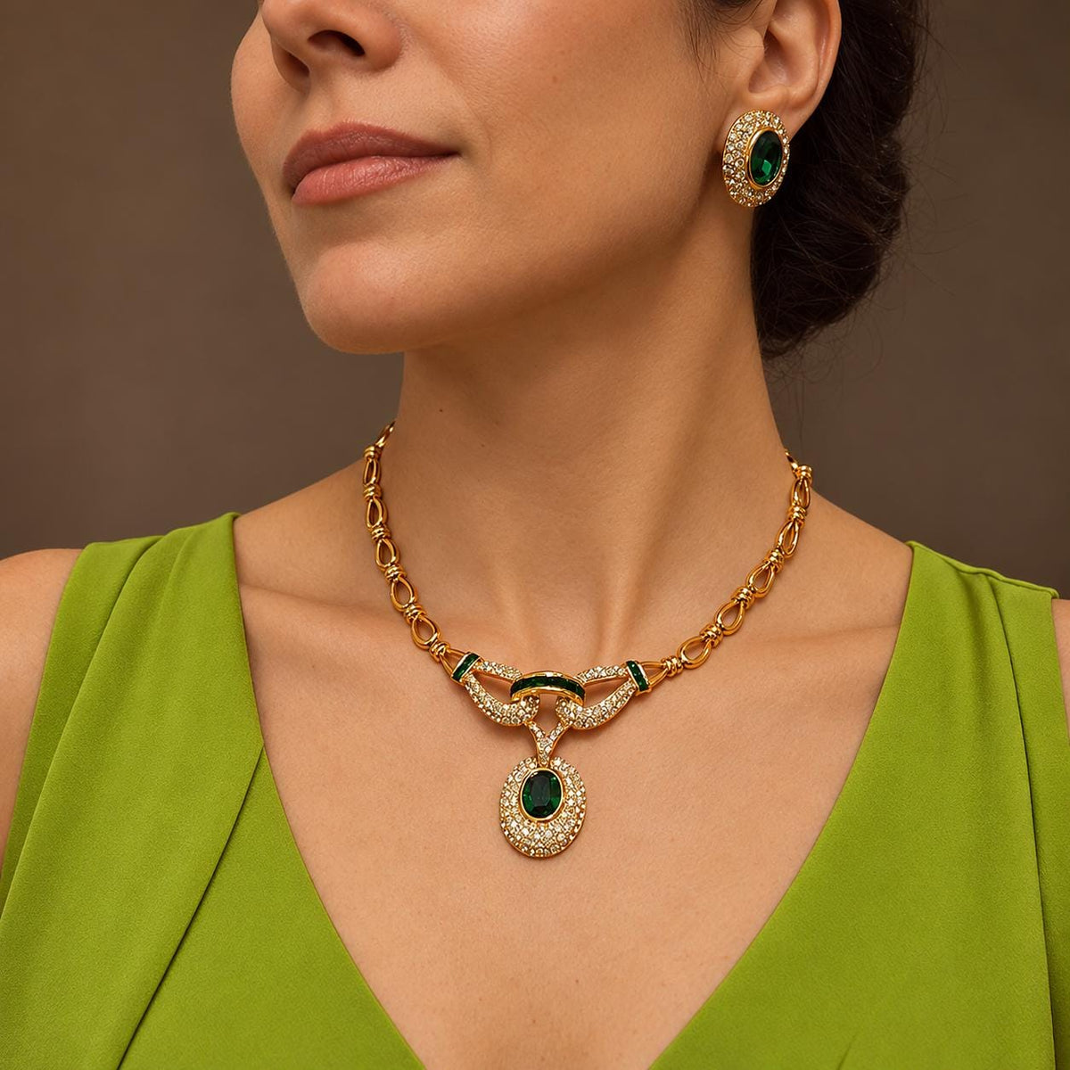 Vintage Oscar de la Renta Emerald Green Rhinestone Necklace & Earrings Set – Gold Tone Designer Demi Parure