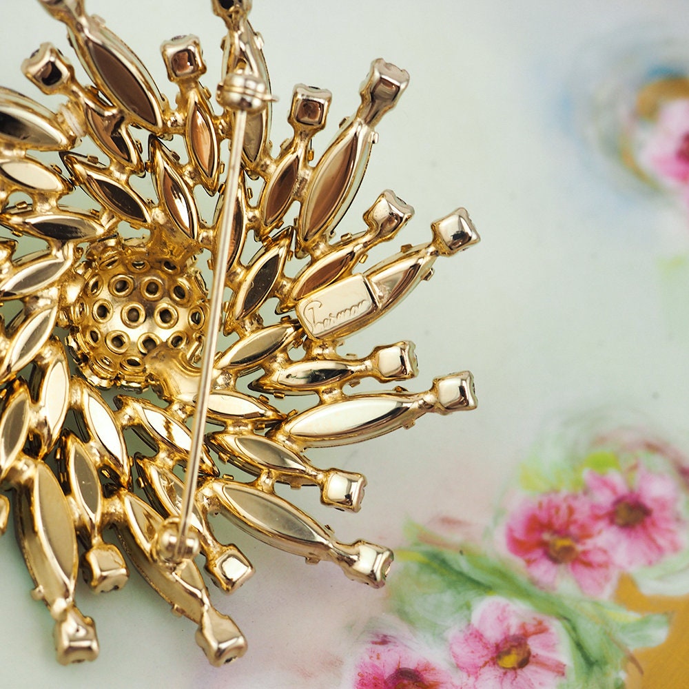 VINTAGE BIJOU ANCIEN BROCHE Fleurs feuilles laiton ou cuivre strass brillants EUR 30,00 VINTAGE BIJOU ANCIEN BROCHE Fleurs feuilles laiton ou cuivre strass brillants EUR 30,00