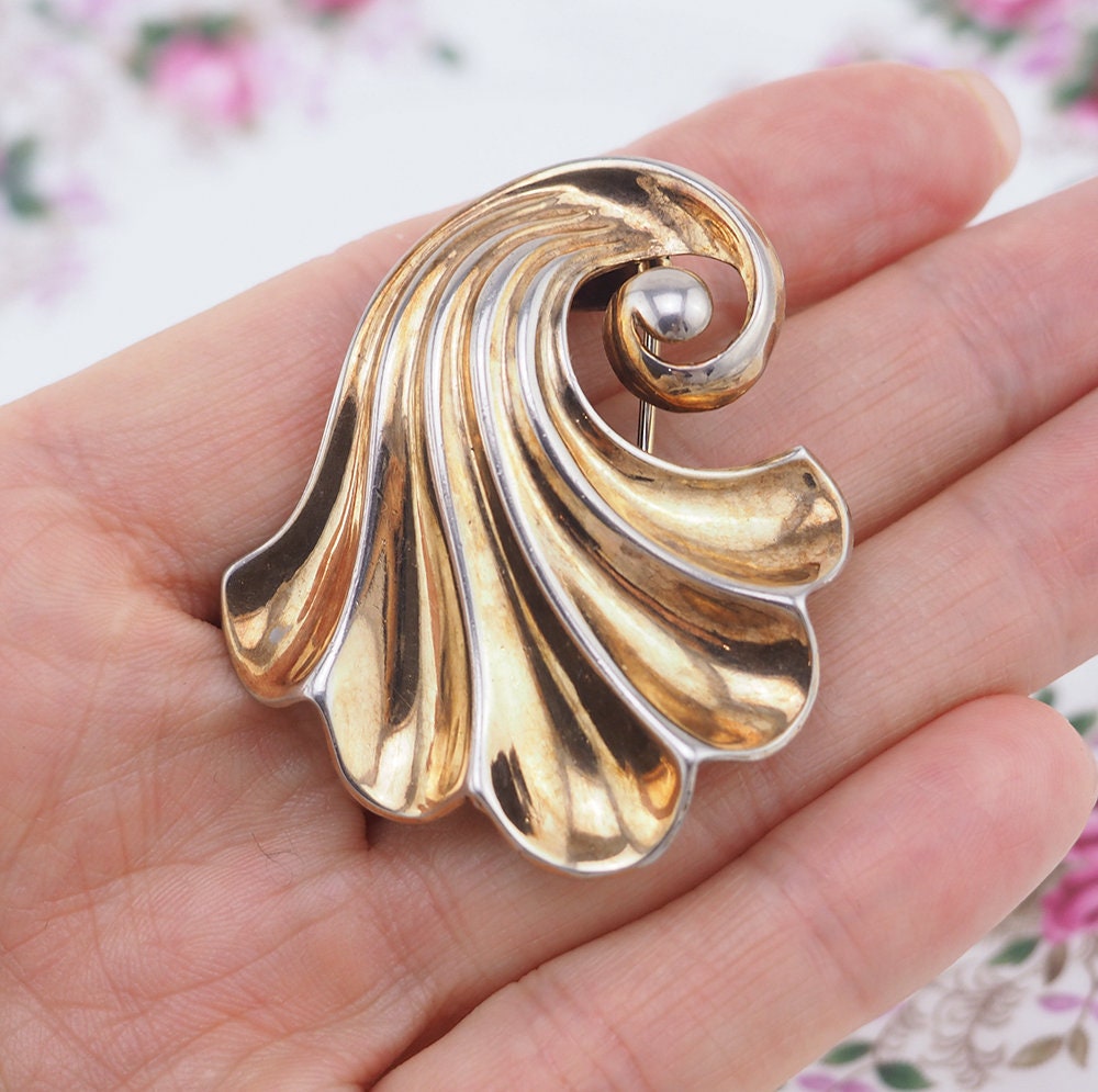 Vintage Trifari 1940s Scalloped Fur Clip – Vintage Jewelry Girl