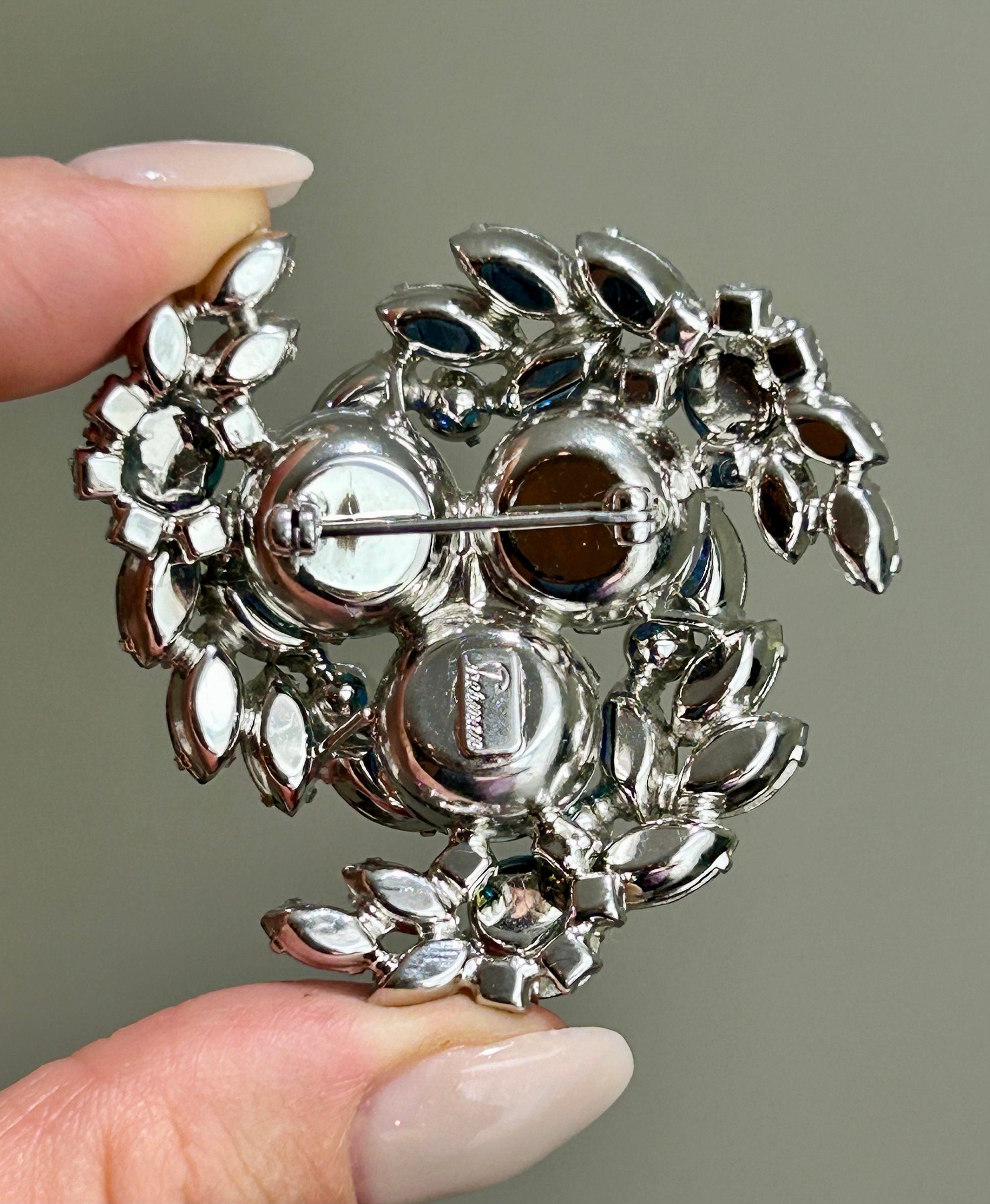希少 Sherman ヴィンテージ グリーン オーロラ ストーン ブローチ Vintage Sherman Blue Aurora Borealis Brooch – Vintage Jewelry Girl